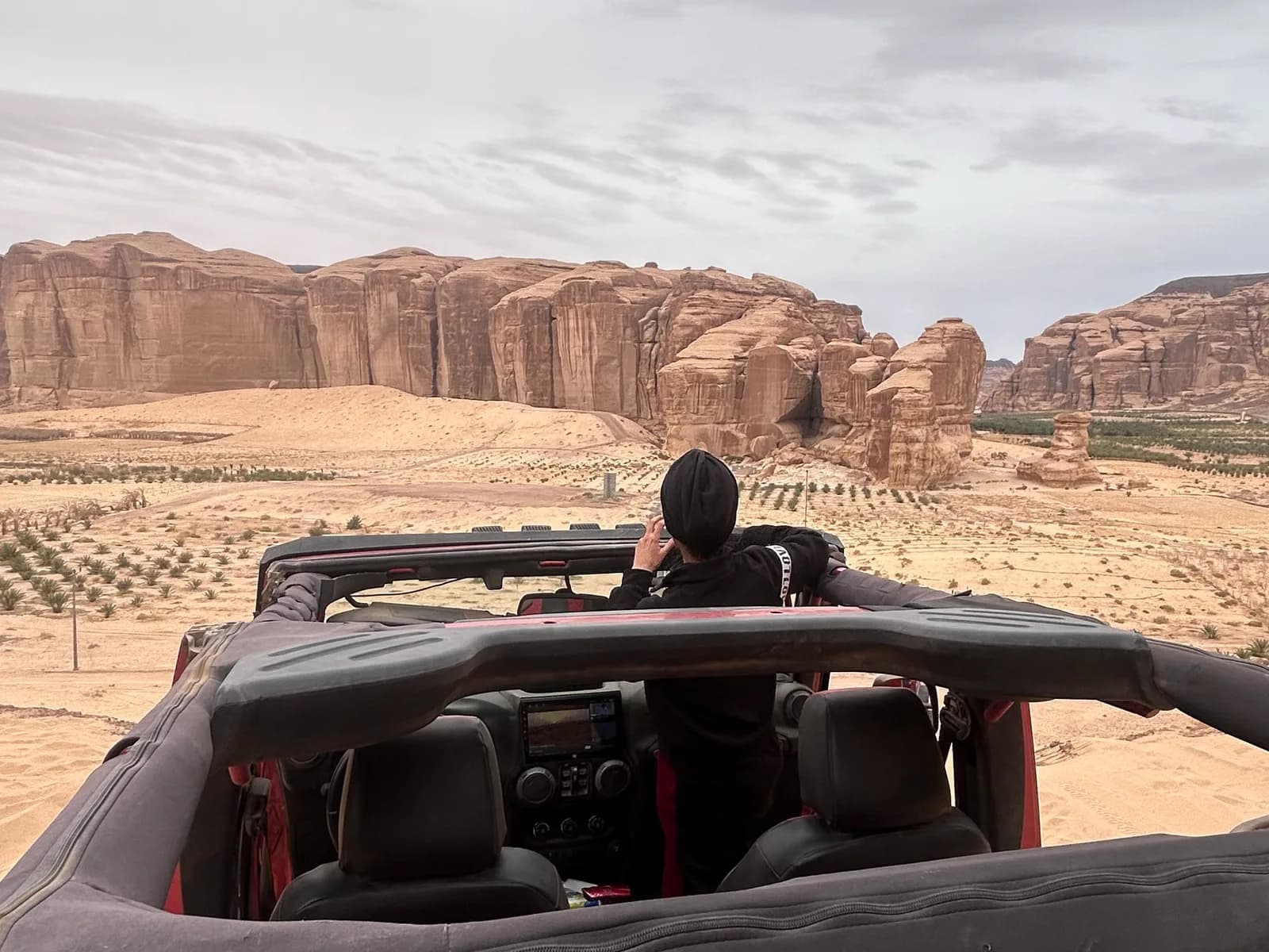 الطريق يفتح، والوادي يتنحّى